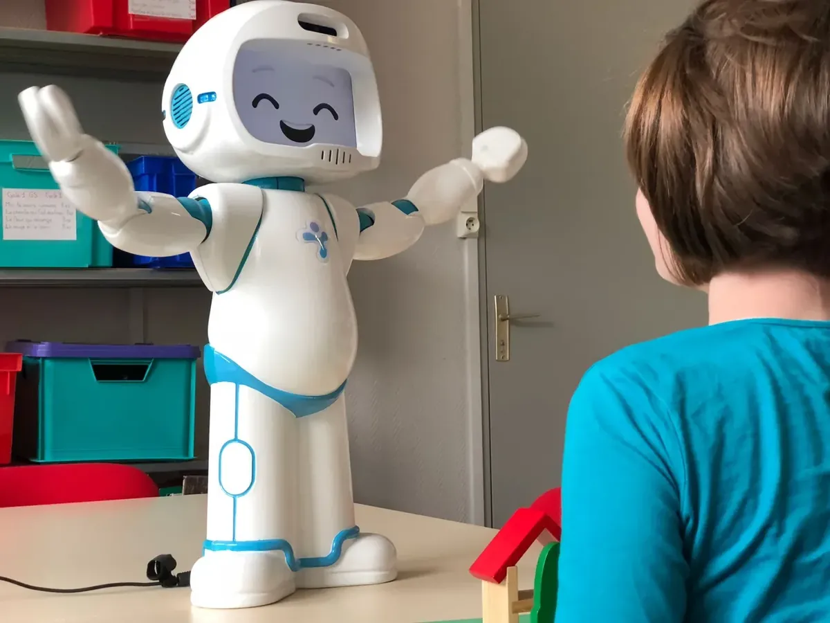 QTrobot