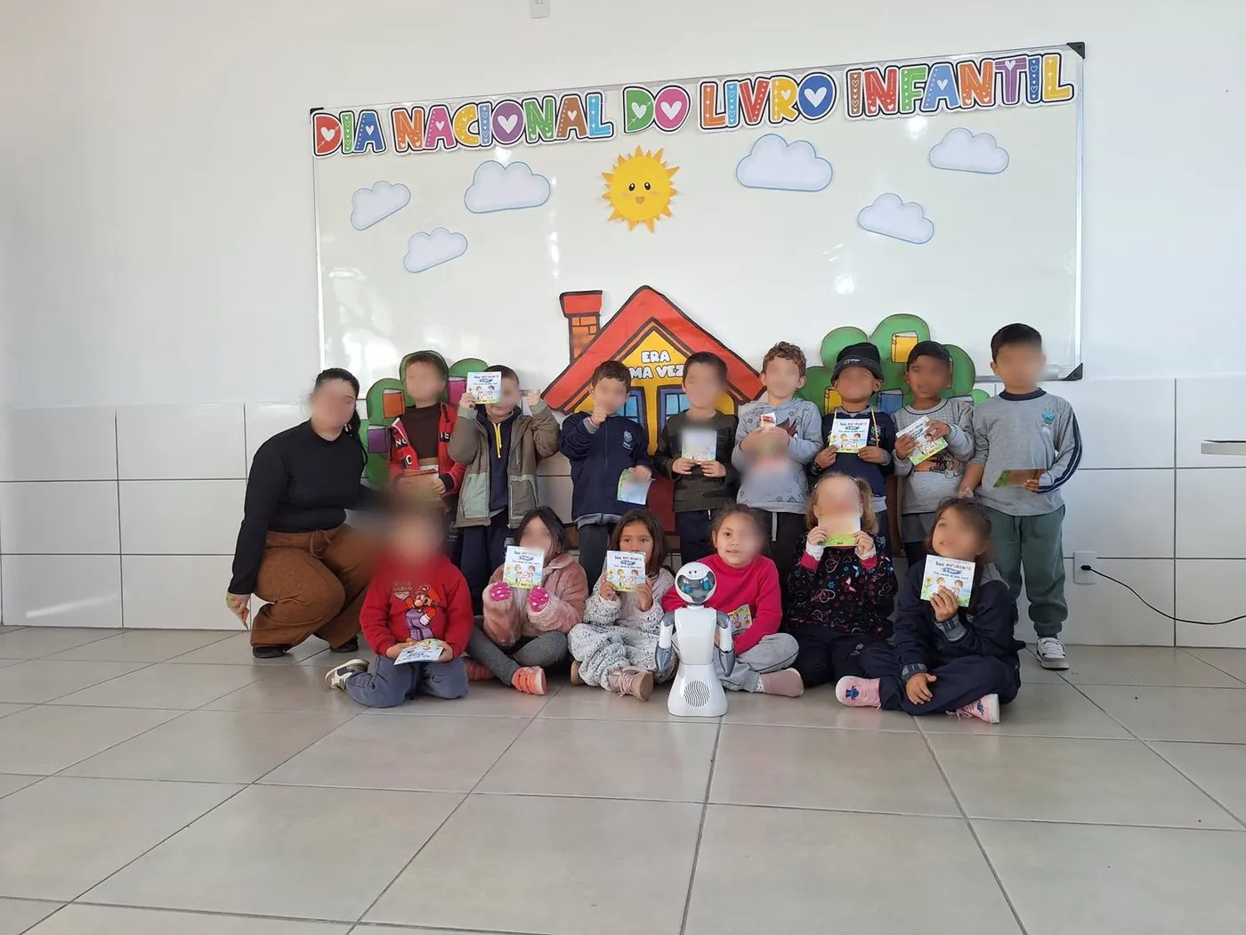Kindergarten class holding the booklet next to Beo